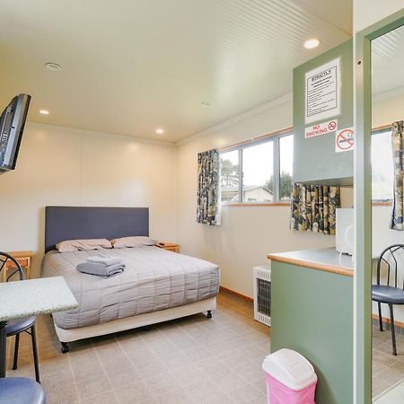 Beach Road Holiday Park Hostel Otatara Buitenkant foto